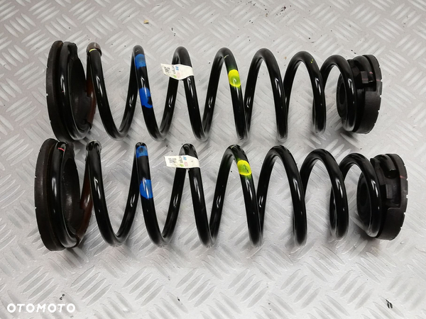 Sprężyny tył tylne Hyundai Sonata VII 55350C3010 55350-C3010