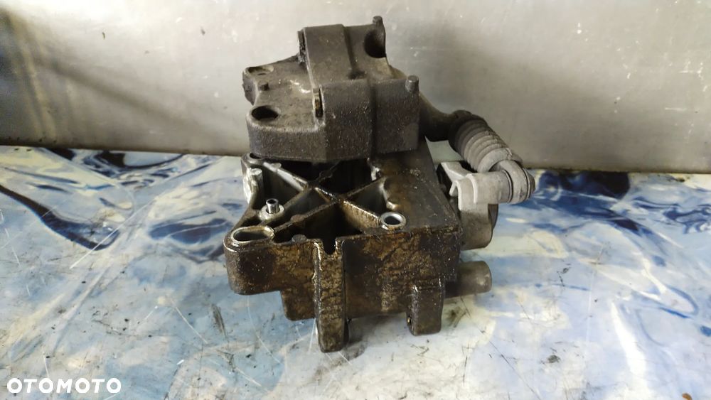 9628584080 używany Wspornik silnika i skrzyni biegów Peugeot 206 - 2