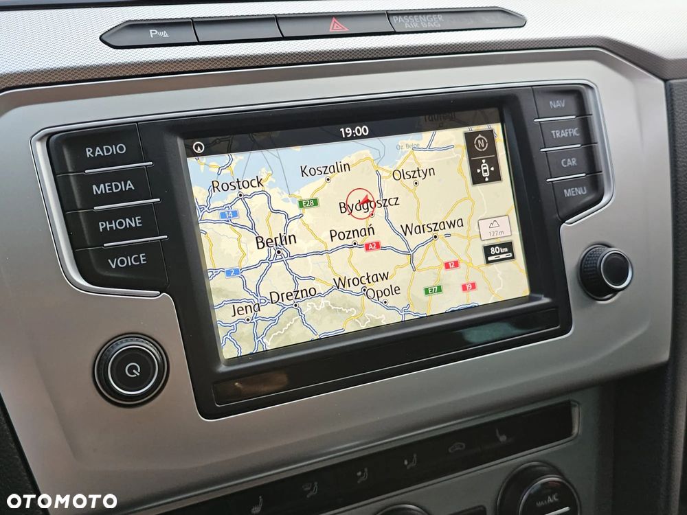 Volkswagen Passat Variant 2.0 TDI DSG (BlueMotion Technology) Comfortline - 18