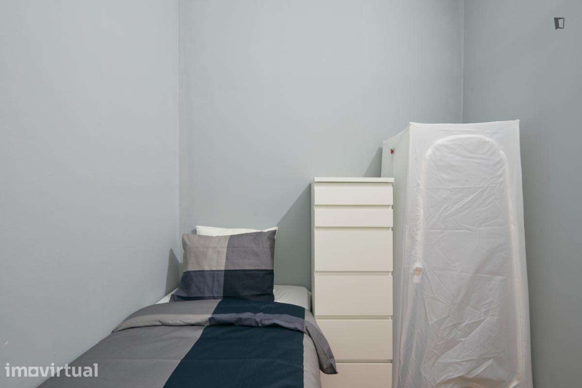 Quarto - localizado em Benfica Lisbon - Grande imagem: 4/22