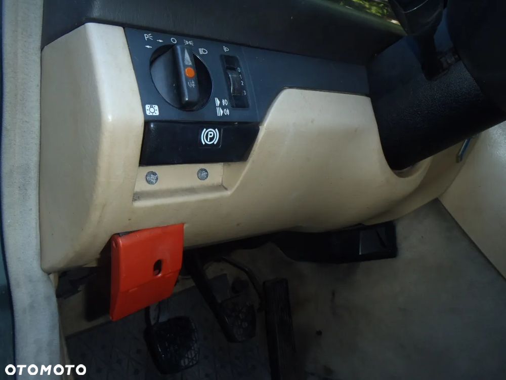 fotel kanapa tapicerka obicie boczek podłokietnik zagłówek skóra mercedes w 124 w124 - 10