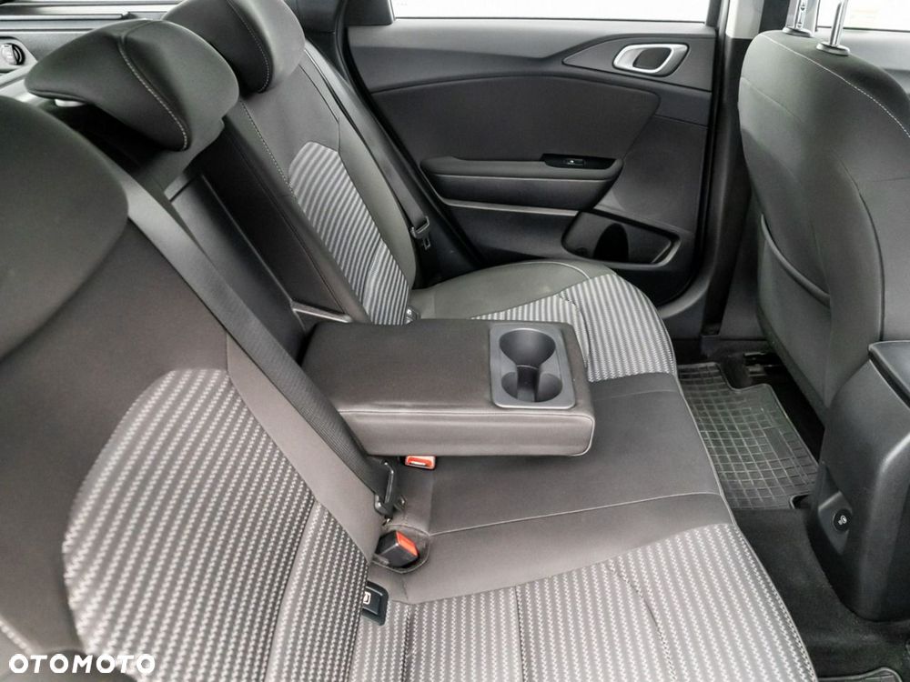 Kia Ceed 1.5 T-GDI M - 23