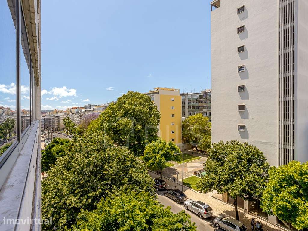 Apartamento T2 com estacionamento e arrecadação na Estrela - Grande imagem: 2/22