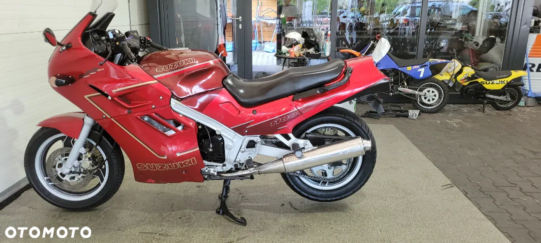 Suzuki GSX - 33