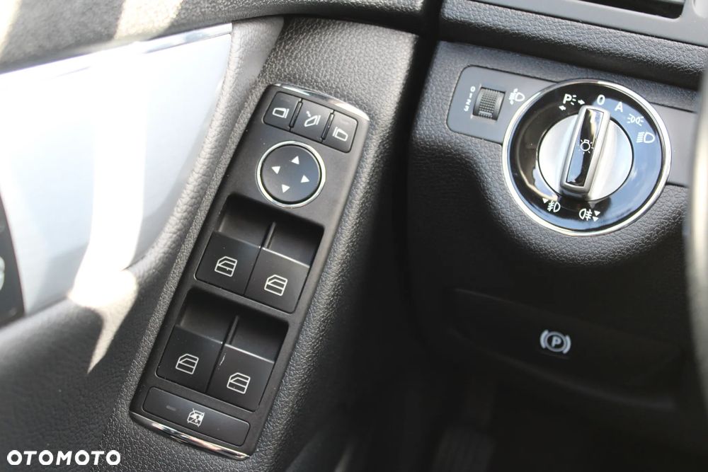 Mercedes-Benz Klasa C 180 Kompressor Automatik BlueEFFICIENCY Avantgarde - 12