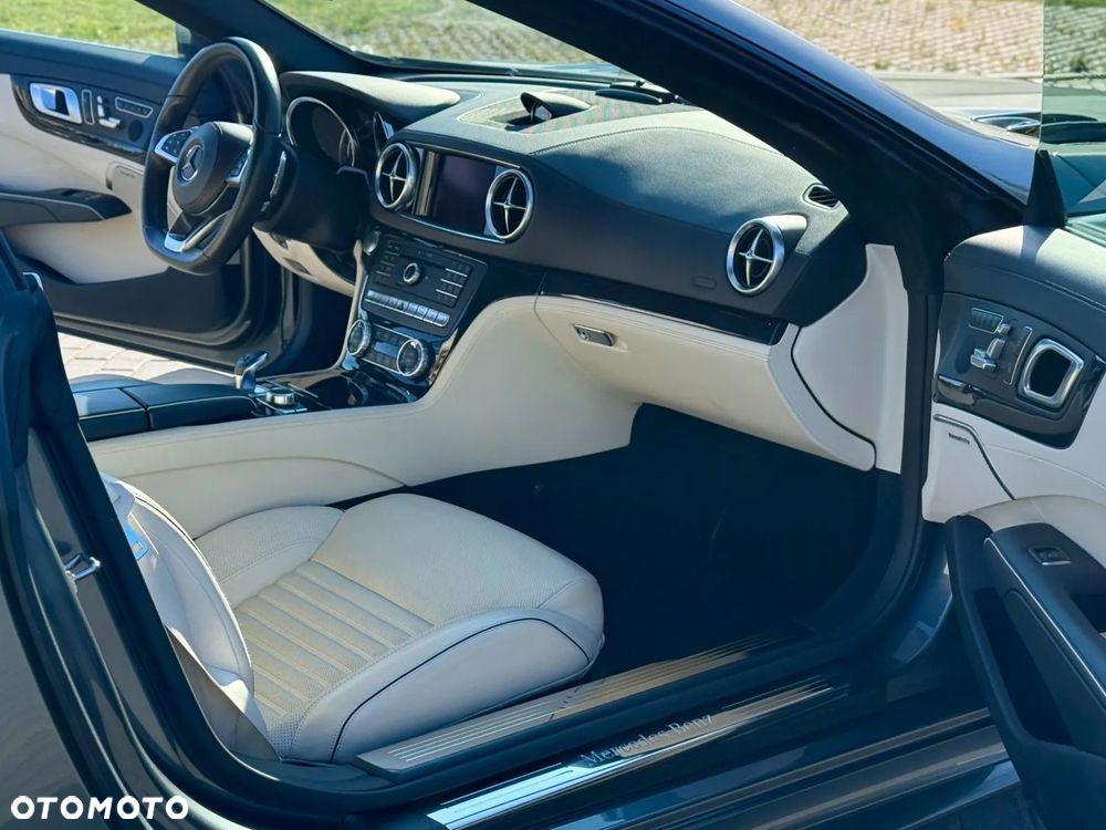 Mercedes-Benz SL - 19