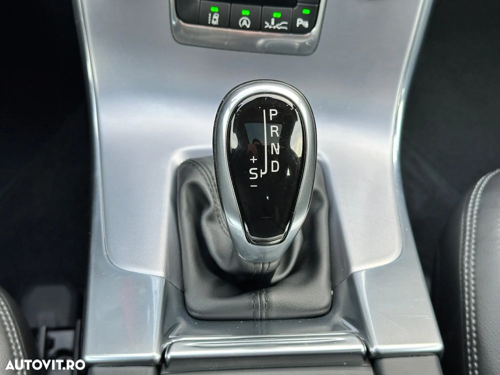Volvo S60 D2 Geartronic Momentum - 32
