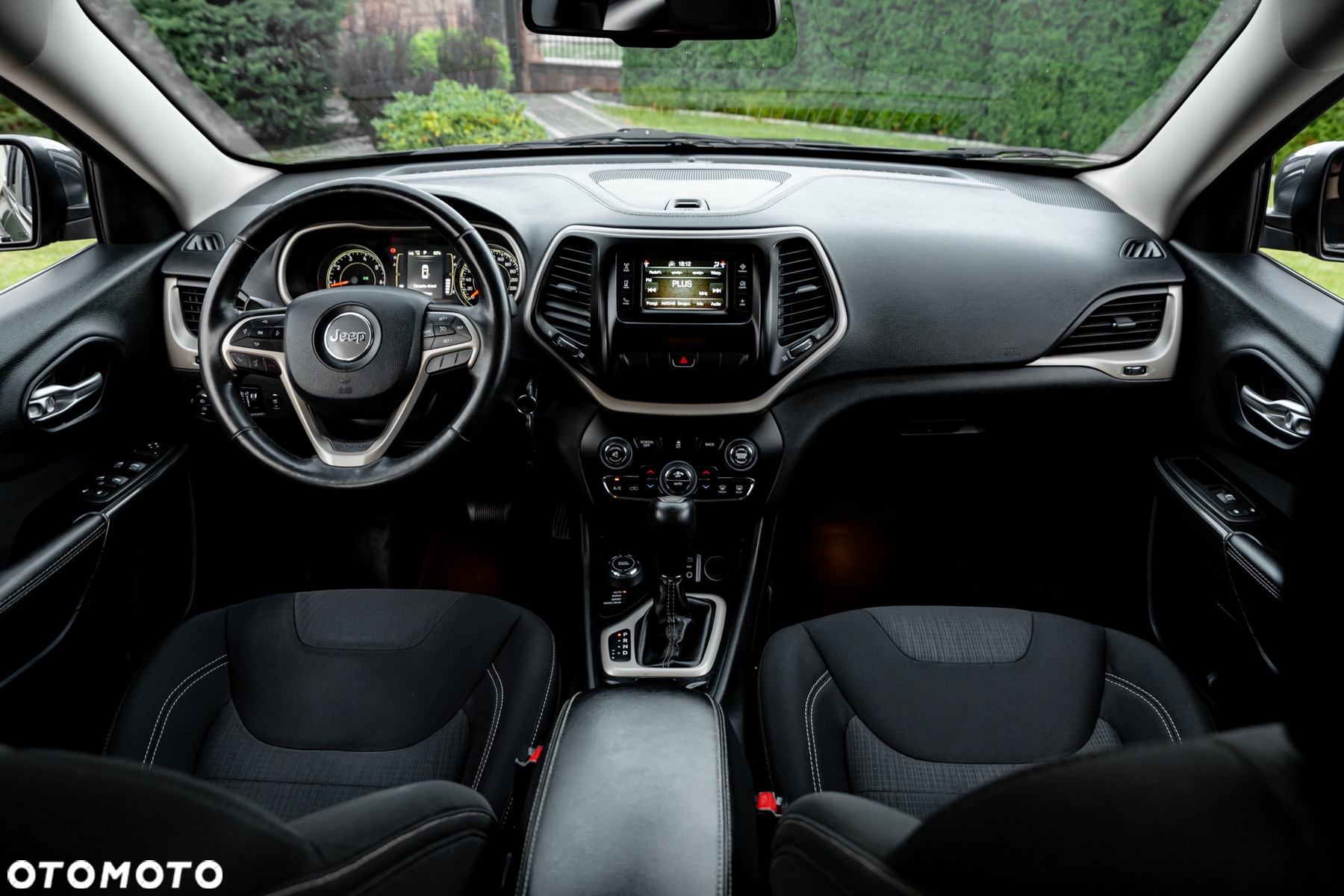Jeep Cherokee - 28