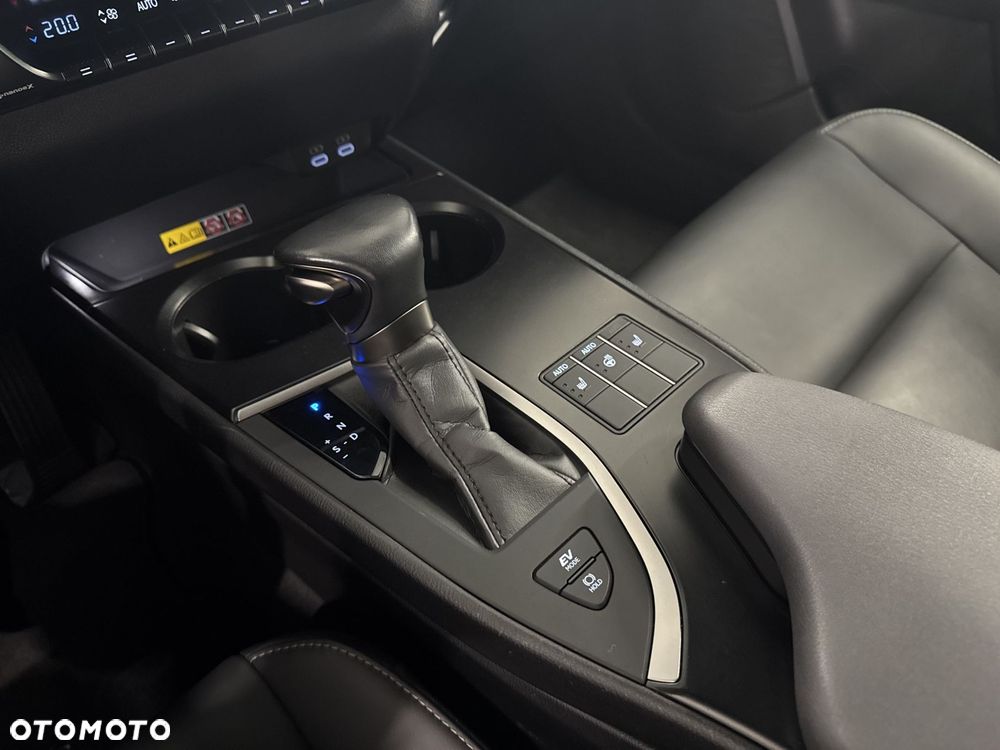 Lexus UX 250h GPF F Sport Design 2WD - 18