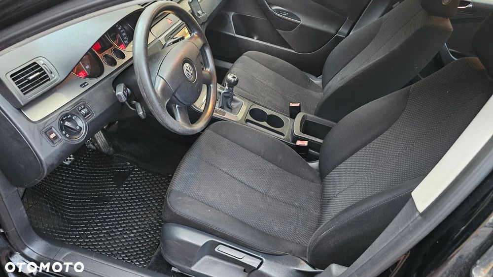 Volkswagen Passat 2.0 TDI Comfortline - 29