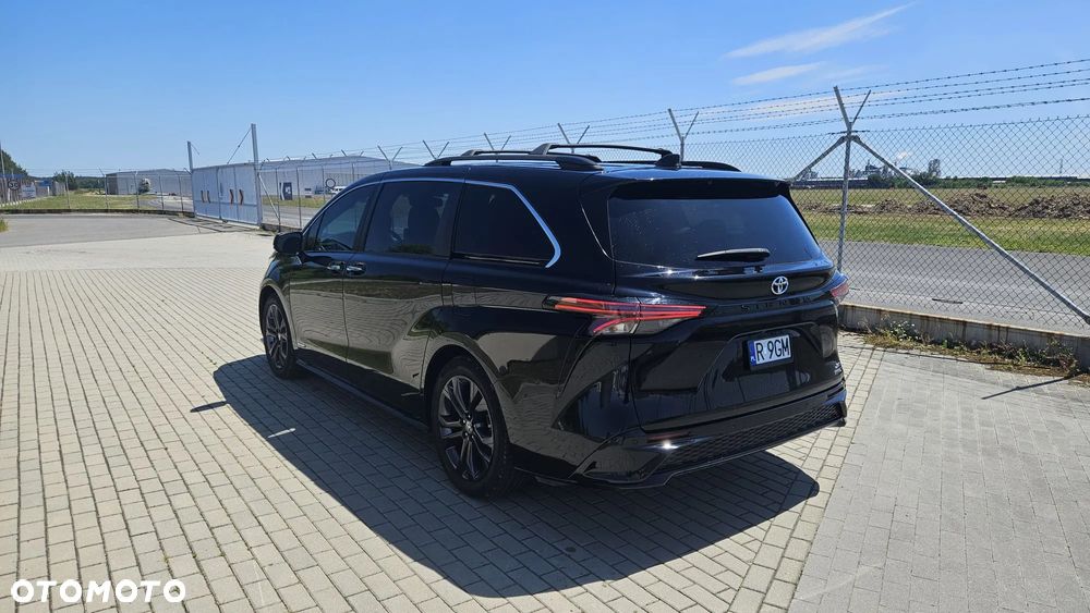 Toyota Sienna - 5