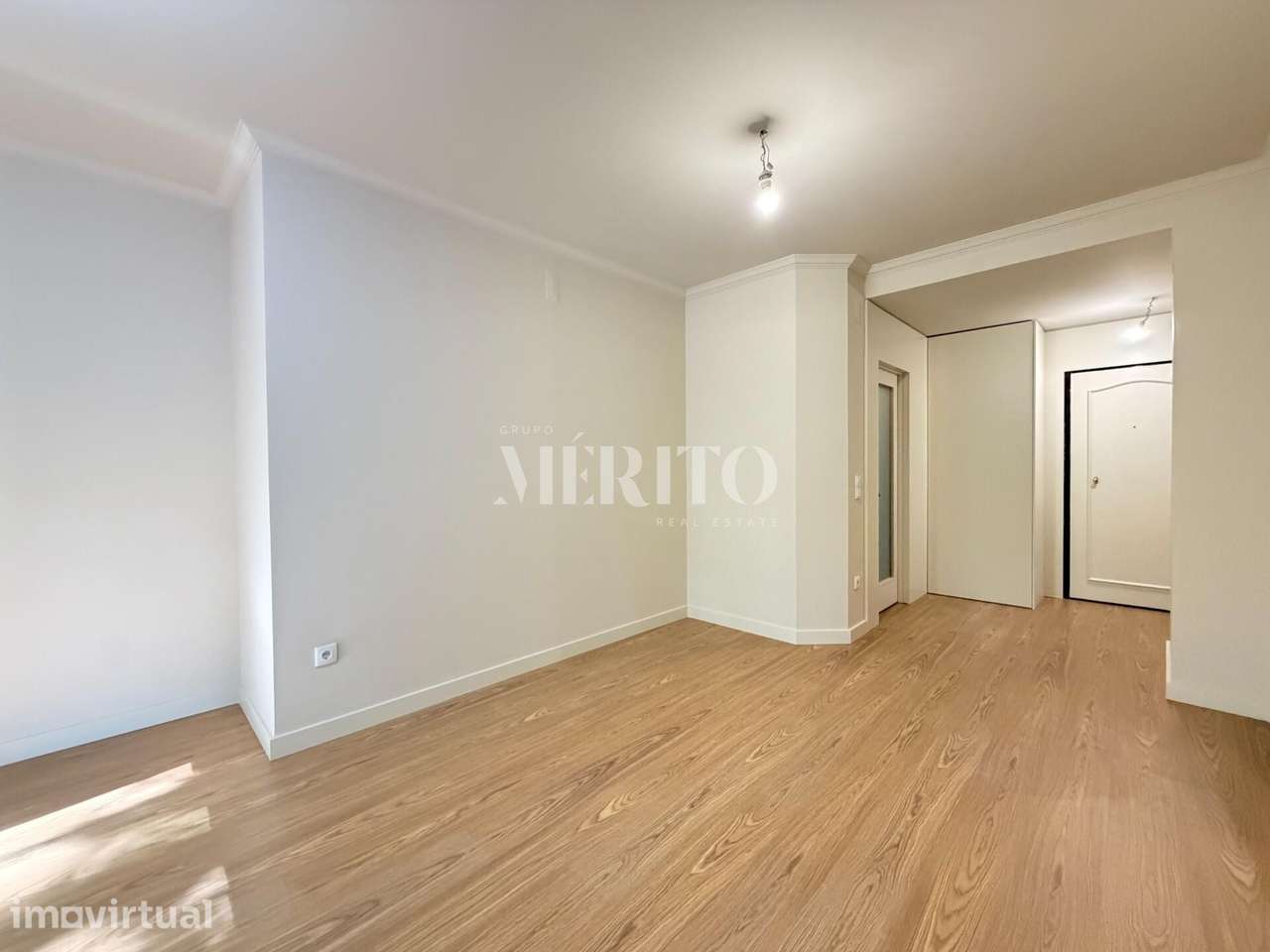 Excelente apartamento T2 localizado no centro de Vila Nova de Famalicã - Grande imagem: 2/13