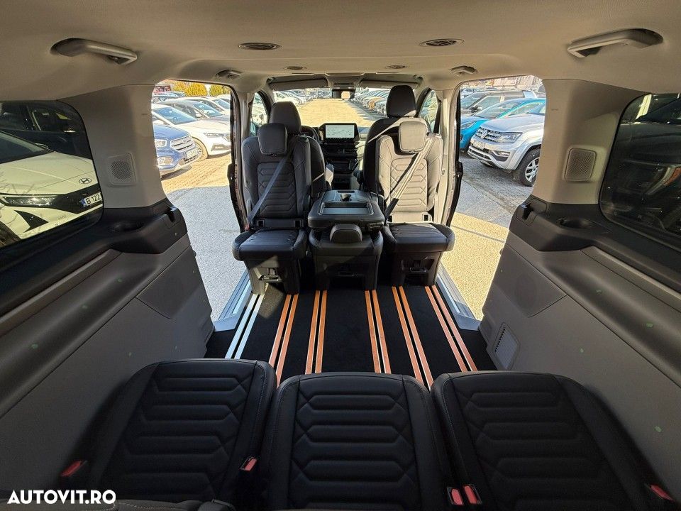 Ford Tourneo Custom - 11