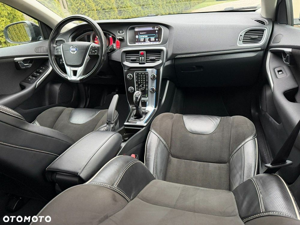 Volvo V40 Cross Country - 18