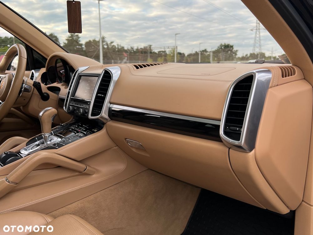 Porsche Cayenne Diesel Platinum Edition - 36