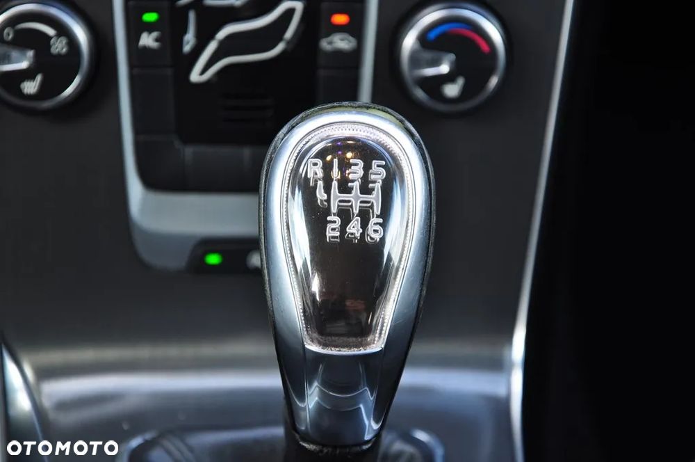 Volvo V40 D2 Momentum - 36