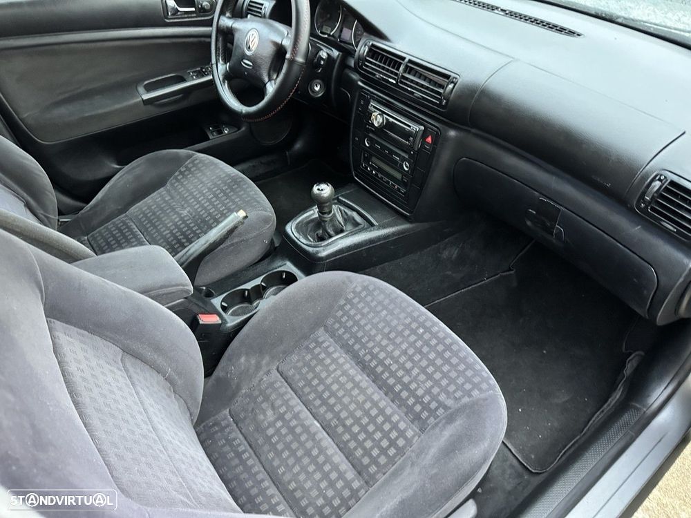 VW Passat 1.9 TDi Highline - 6