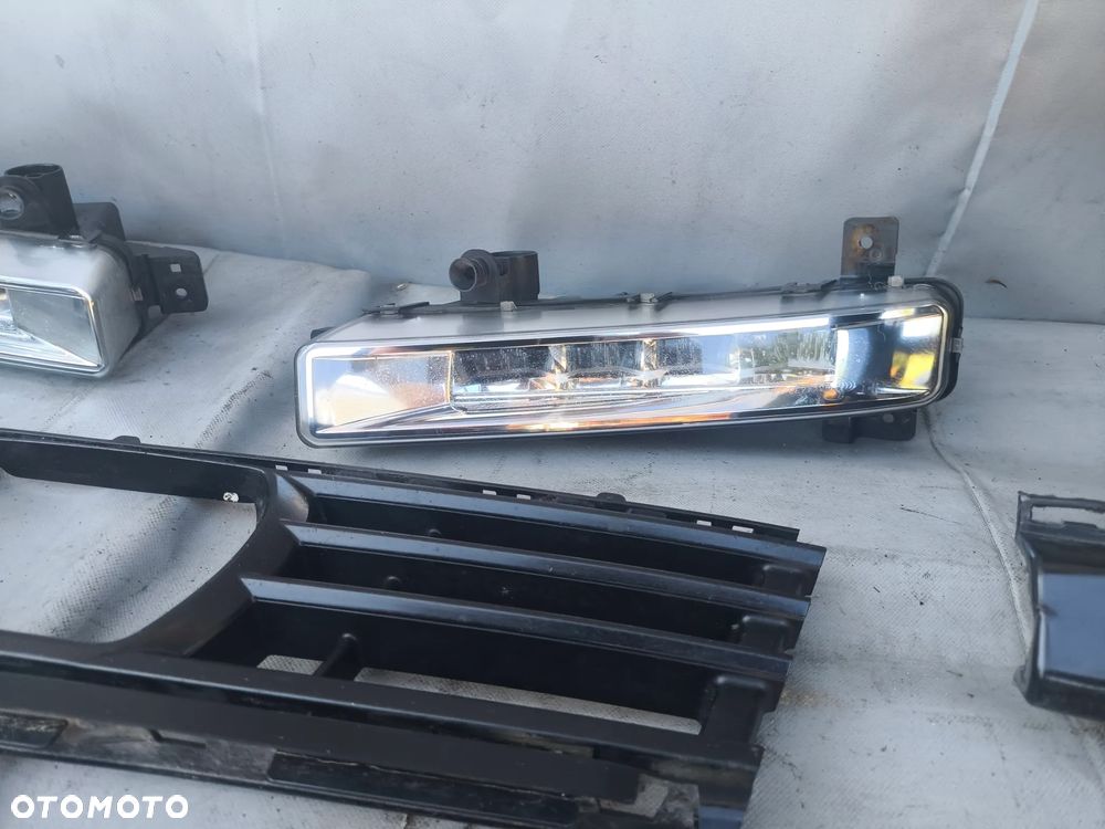 BMW G30 G31 KRATKA KRATKI ZDERZAKA HALOGEN LEWY PRAWY CHROM ŚLIZG CZUJNIKI PDC WIĄZKA INSTALACJA 7415579 7415580 7349131 7349132 15067010 - 8