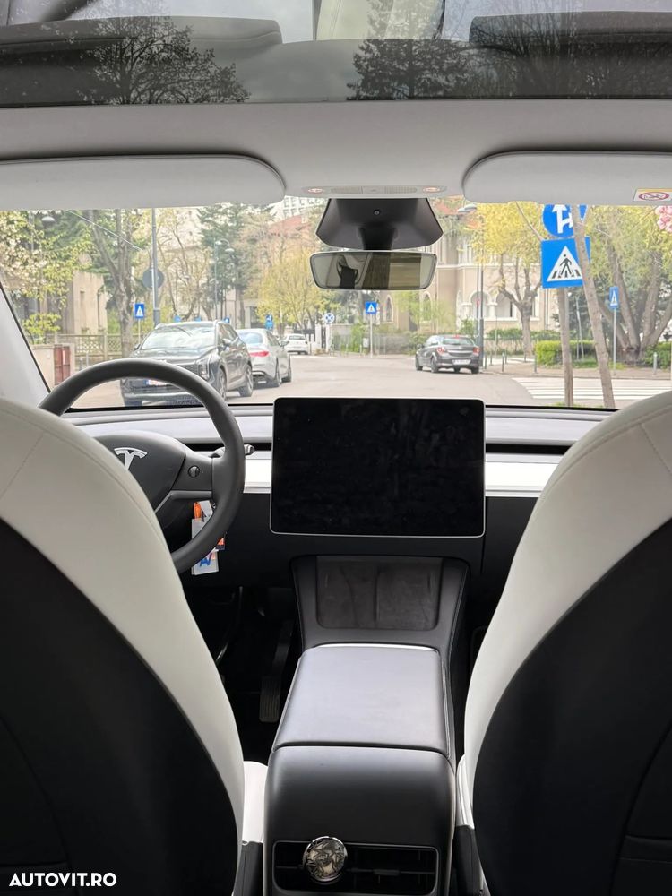 Tesla Model Y Performance - 6