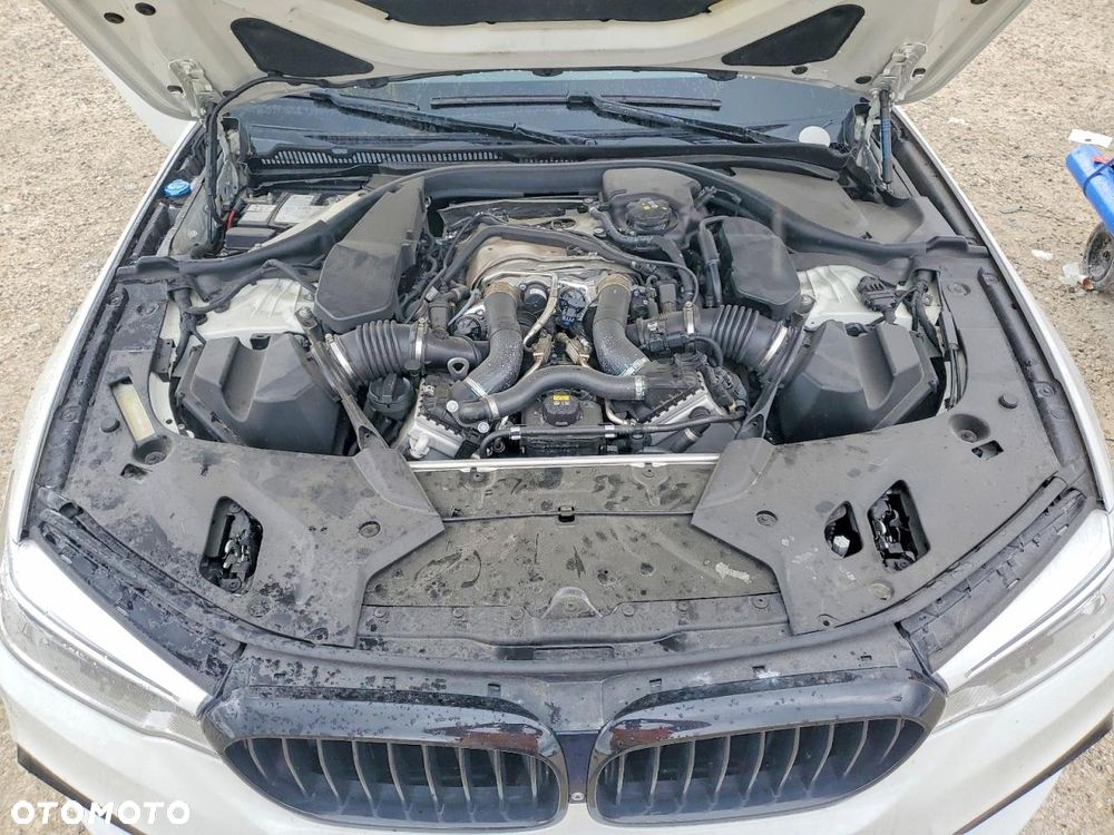 BMW Seria 5 M550i xDrive sport - 11