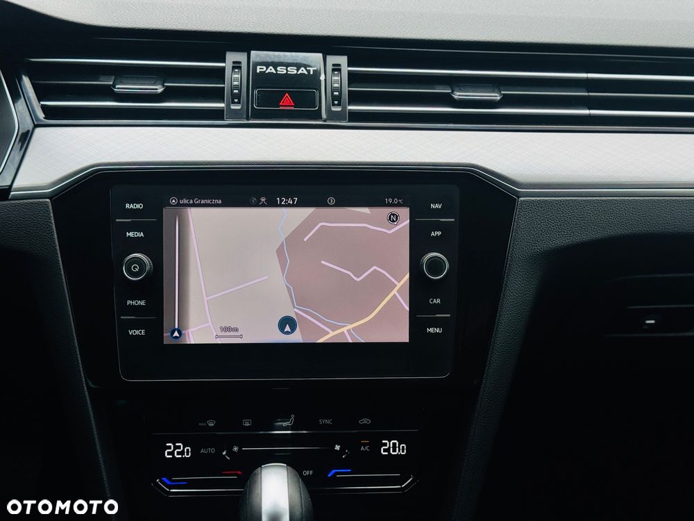 Volkswagen Passat - 12