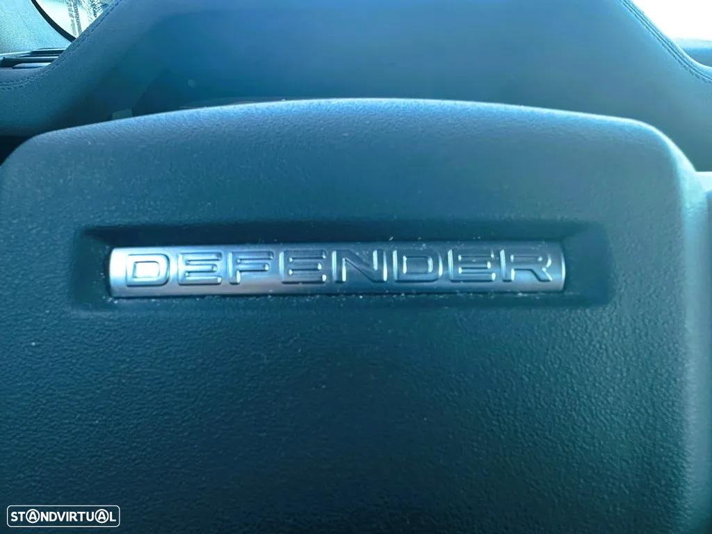 Land Rover Defender 110 D240 S - 35