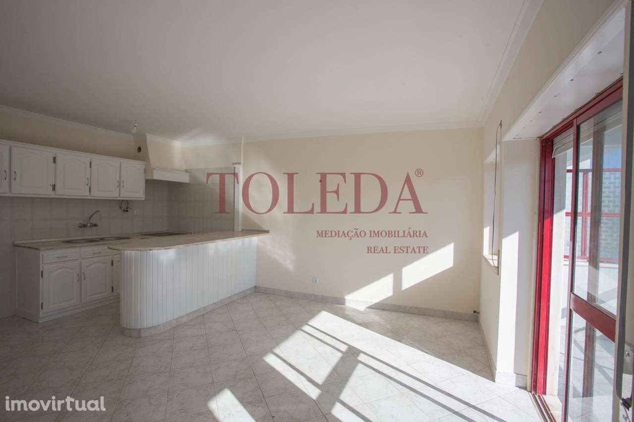 T1 com Vista Mar, com Varanda e Parqueamento - Grande imagem: 2/40