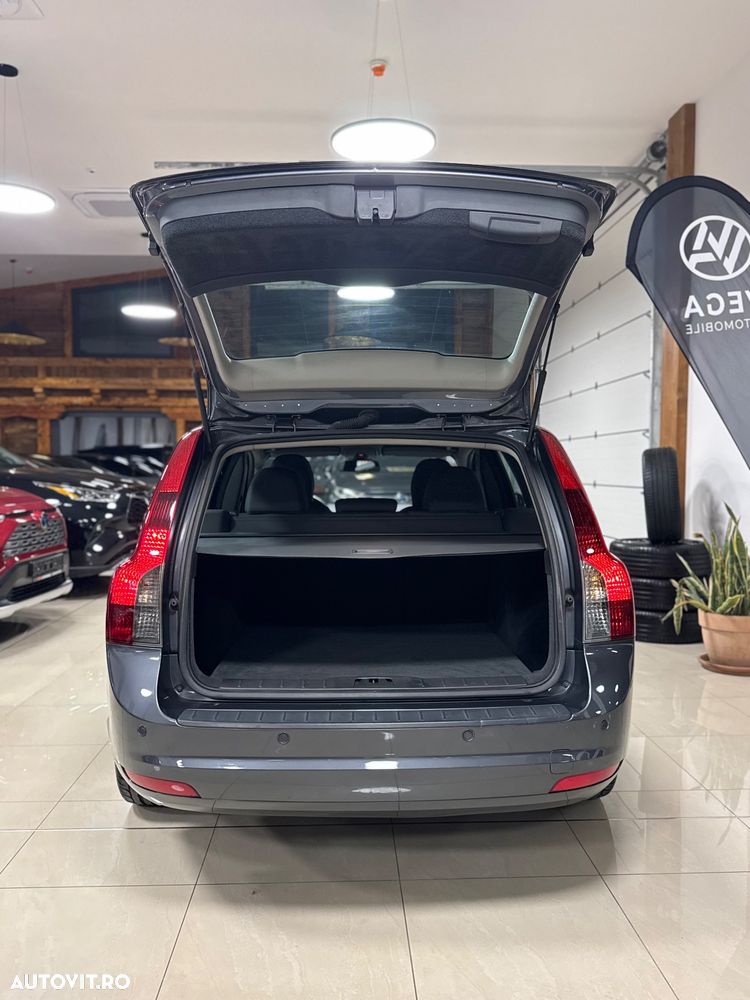 Volvo V50 2.0 D Momentum - 37