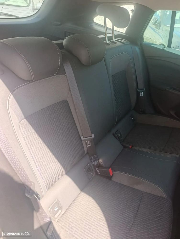 Opel Astra Sports Tourer - 8