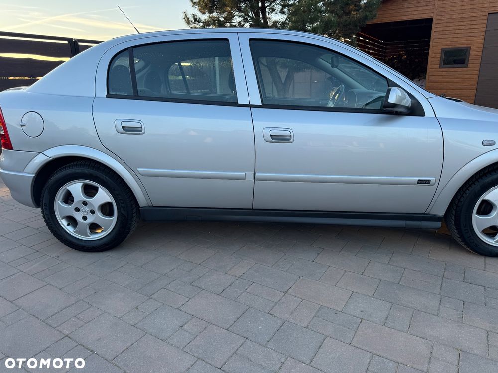Opel Astra 1.6 Elegance Easytronic - 3