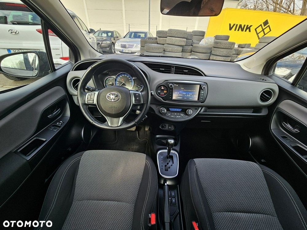 Toyota Yaris Hybrid 100 Business Edition - 31