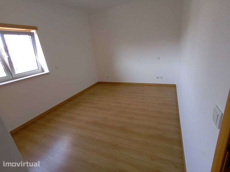 Apartamento T2 com garagem - Louriçal/Pombal - Grande imagem: 4/10