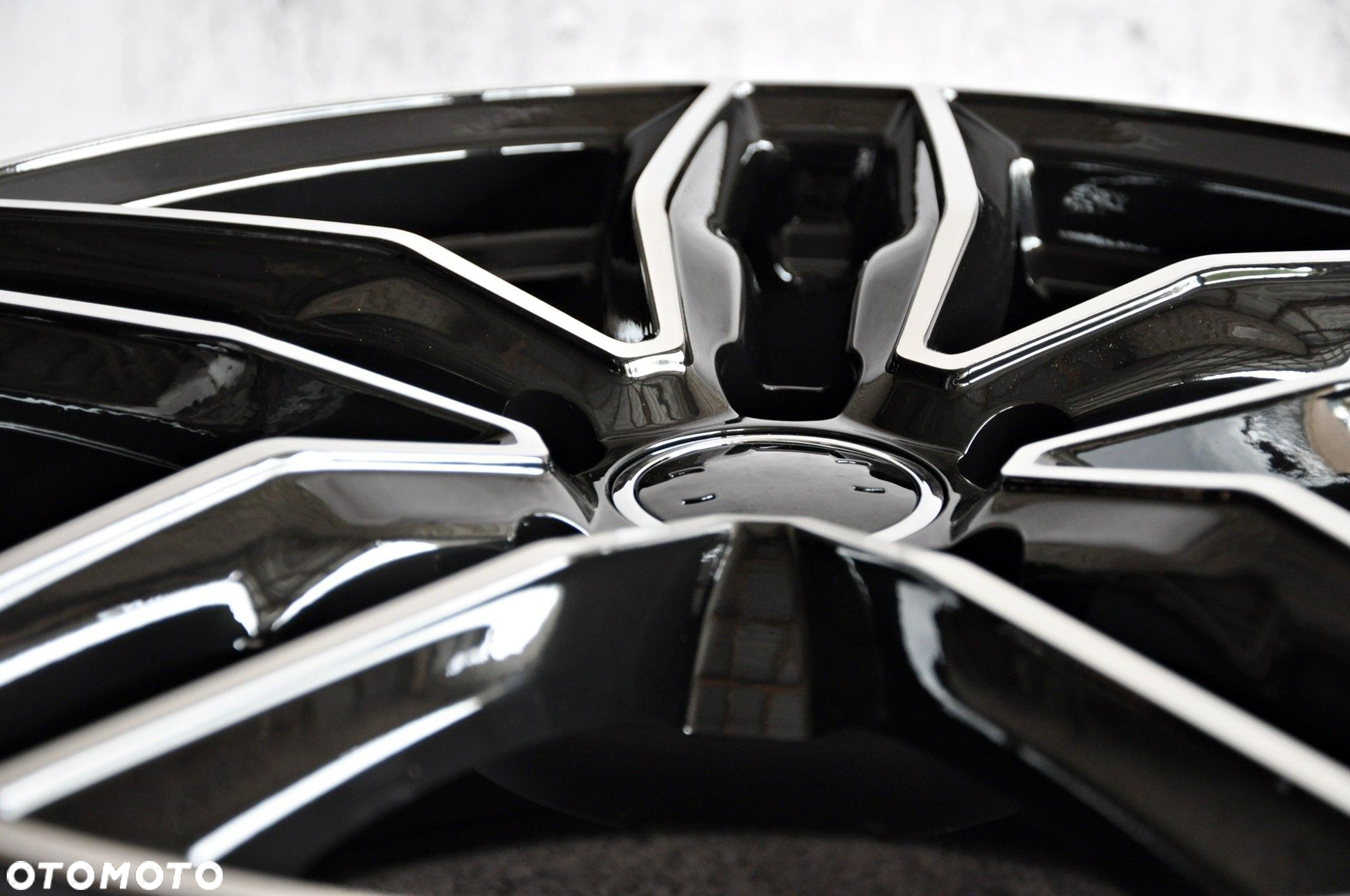 690 MB ET40 FELGI 17 5x112 AUDI A4 A5 A6 Q3 A8 Q5 - 7