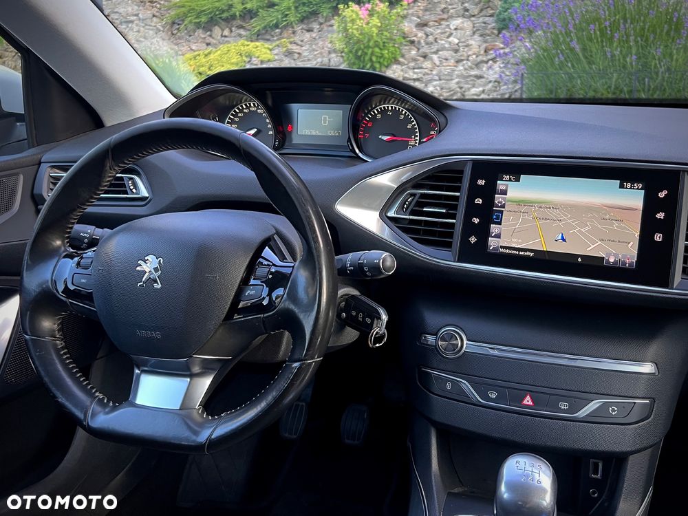 Peugeot 308 SW 1.2 PureTech Allure S&S - 12