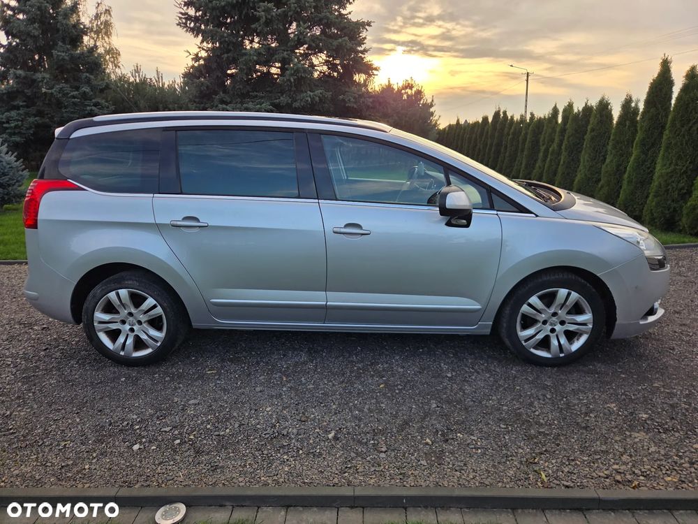 Peugeot 5008 2012 photo 2
