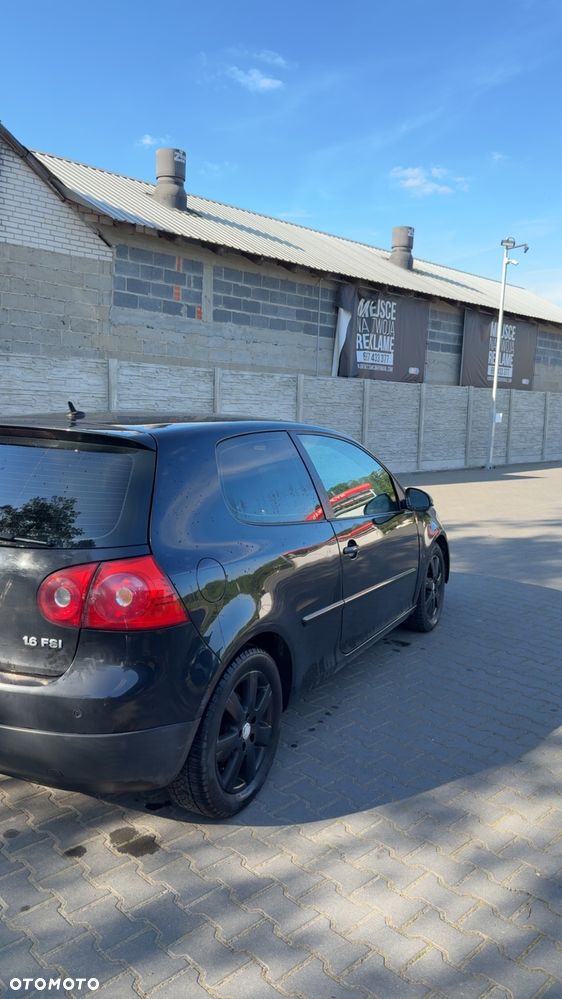 Volkswagen Golf 1.6 FSI Sportline - 4