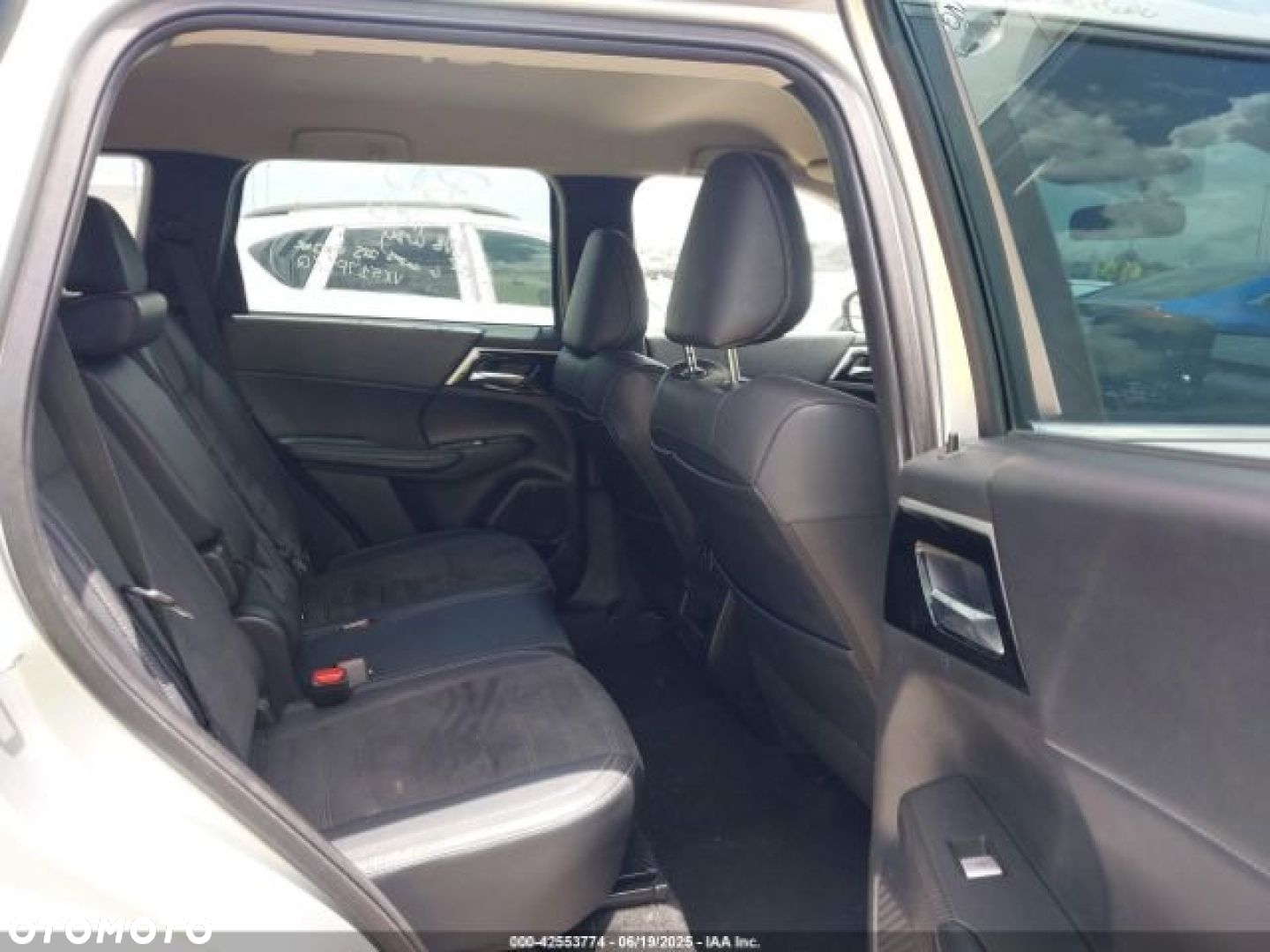 Mitsubishi Outlander - 10
