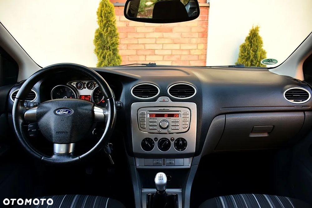 Ford Focus 1.6 16V Style - 17