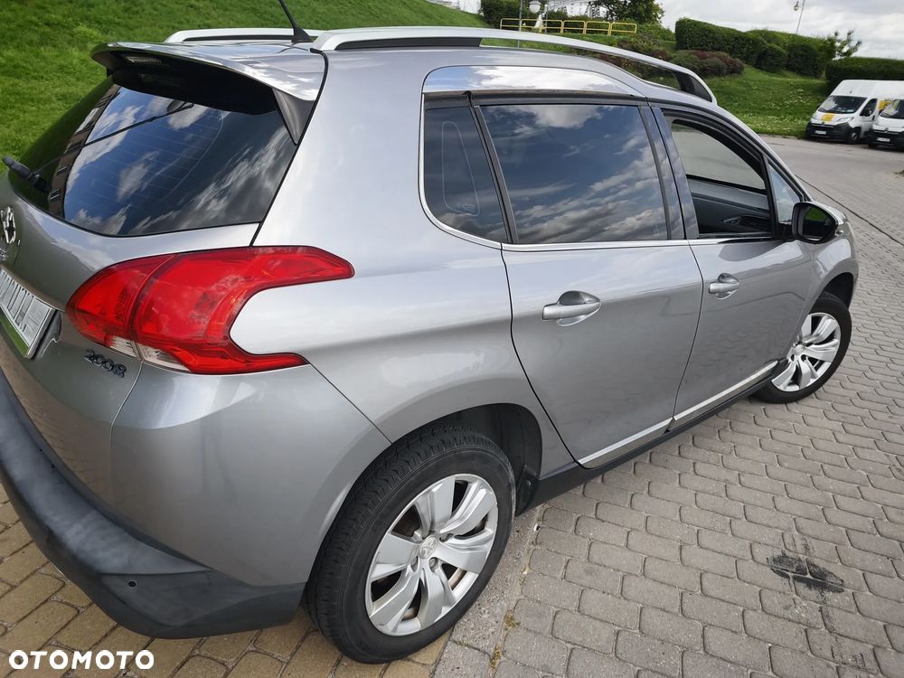 Peugeot 2008 1.2 Pure Tech Style EU6 - 11