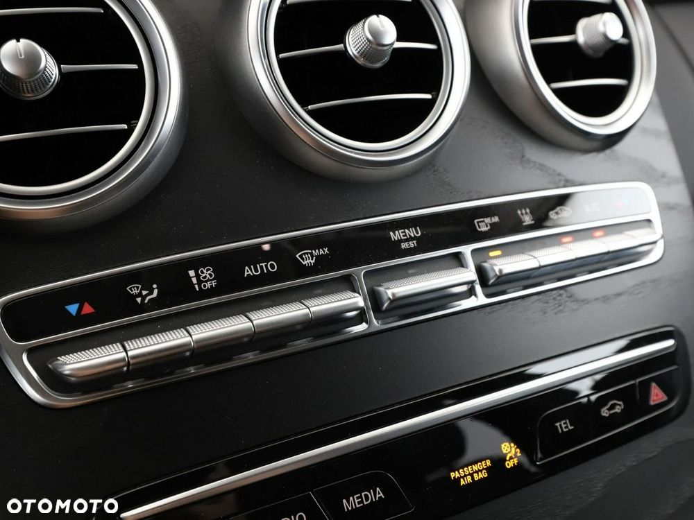 Mercedes-Benz Klasa C 300 de 9G-TRONIC Avantgarde - 32