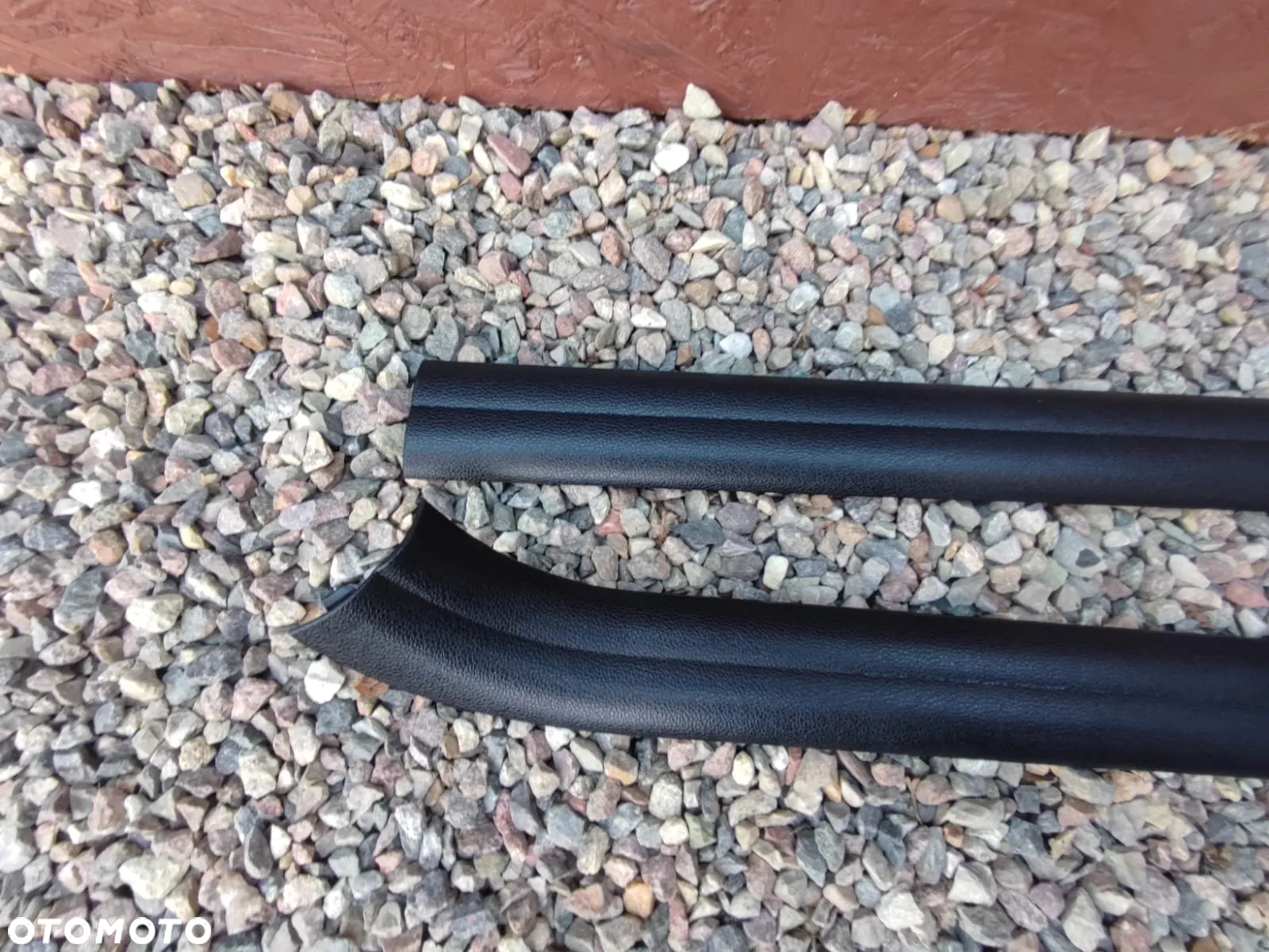 BMW E81 / E82 / E88. ORYGINALNE OSŁONY USZCZELEK DRZWI / NAKŁADKI PROGOWE CZARNE. O NR: 6 981 707 / 6 981 708 OEM. W BARDZO DOBRYM STANIE. - 6