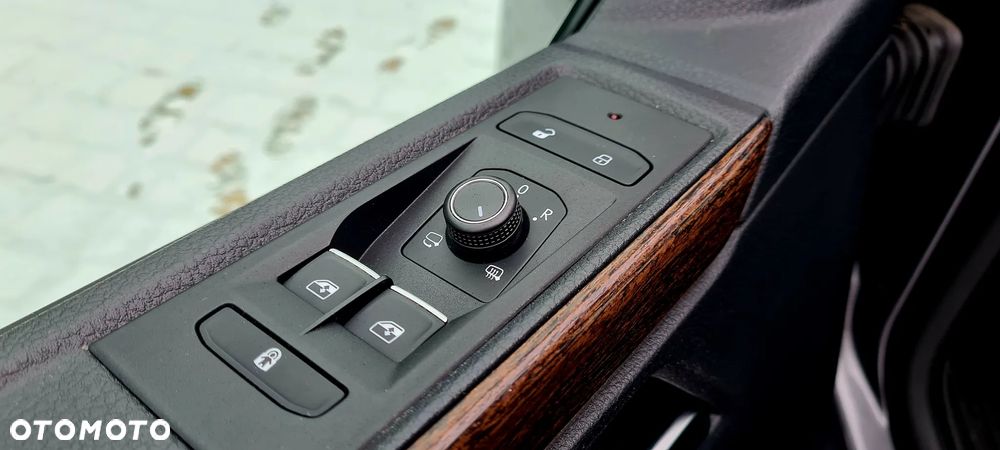 Volkswagen Multivan - 25