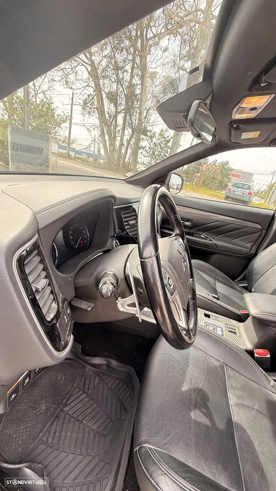 Mitsubishi Outlander - 13
