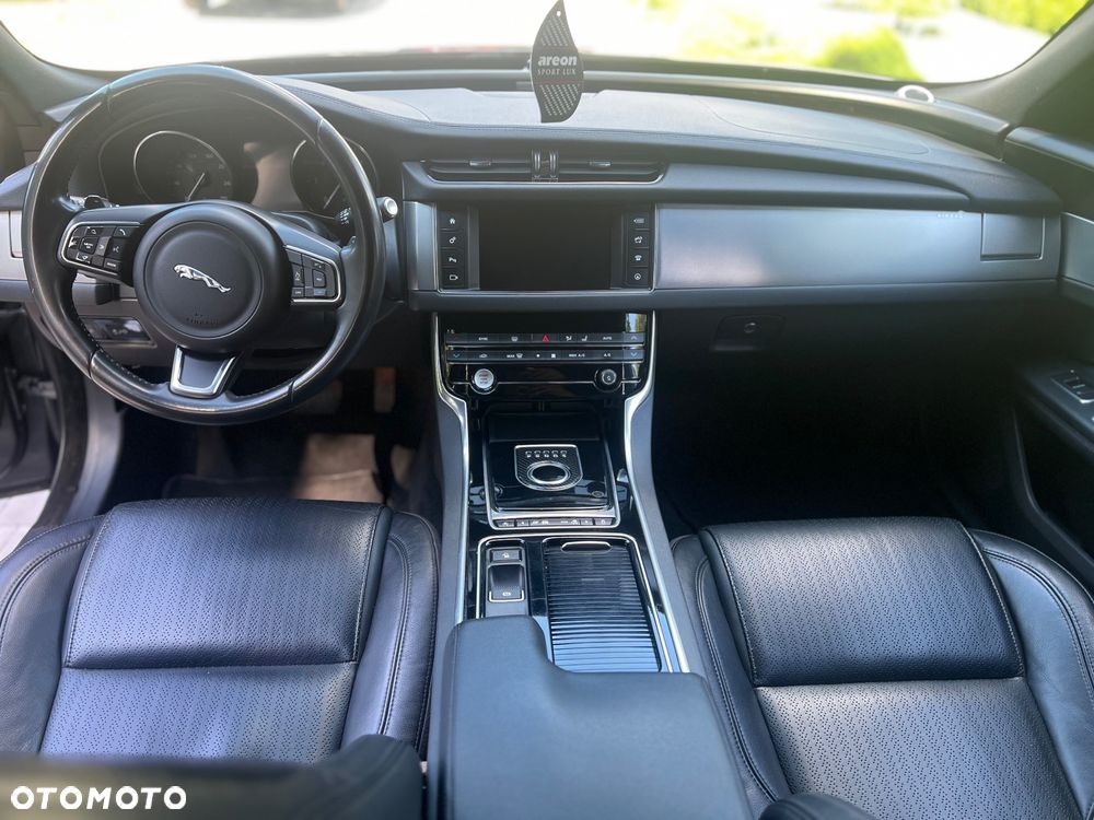 Jaguar XF 2.0 i4D Prestige - 13