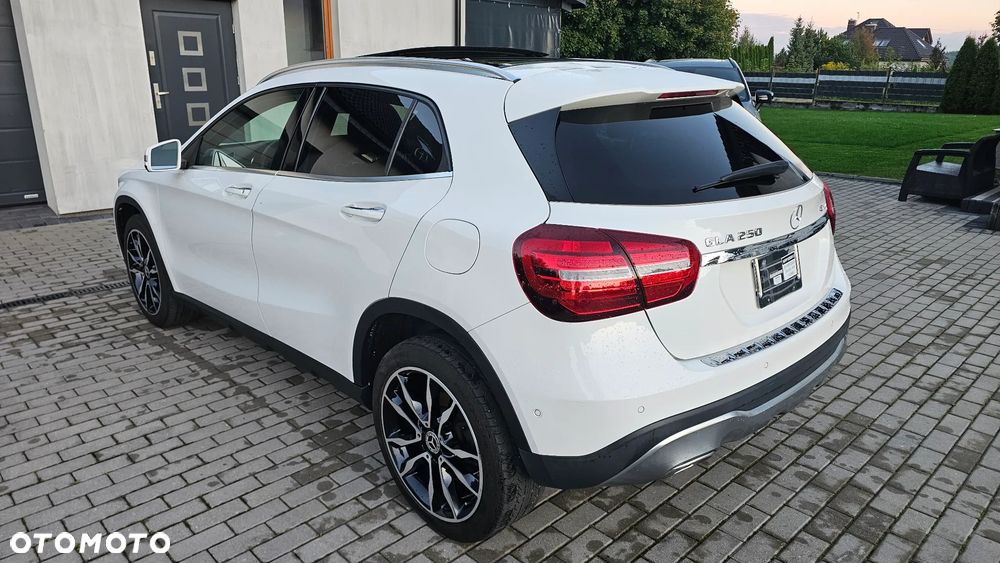 Mercedes-Benz GLA 250 4Matic 7G-DCT Peak Edition - 4