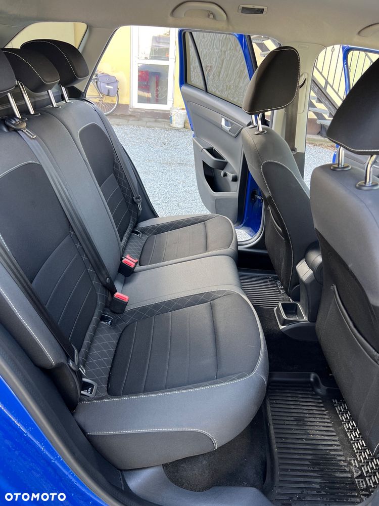Skoda Fabia 1.0 TSI Style Color DSG - 25