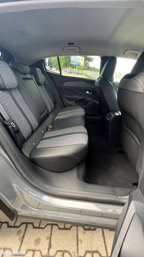 Peugeot 408 1.2 PureTech mHEV Allure S&S e-DSC6 - 11