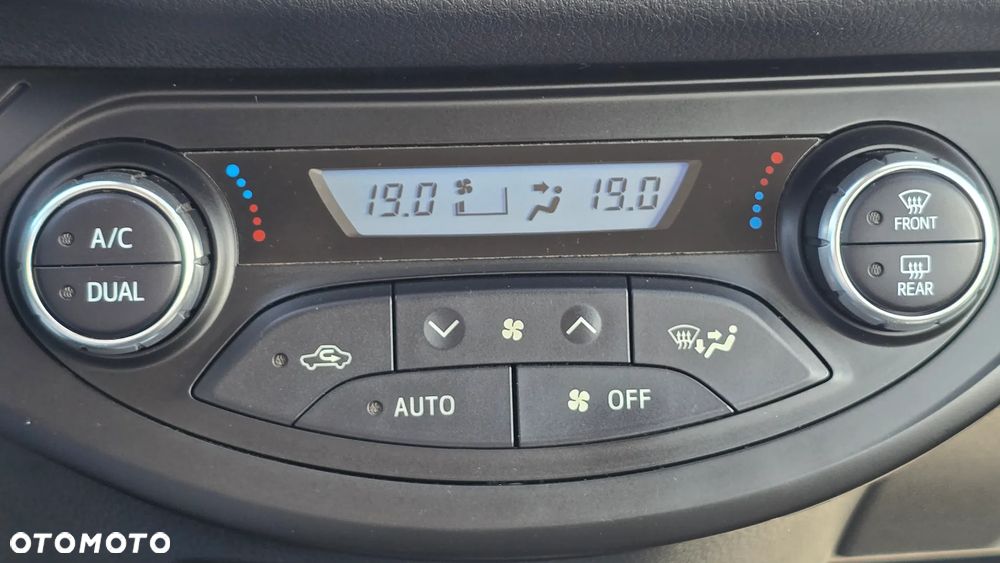 Toyota Yaris Hybrid 100 Sol - 5