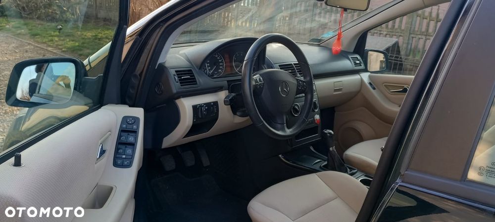 Mercedes-Benz Klasa A 160 BlueEfficiency - 9