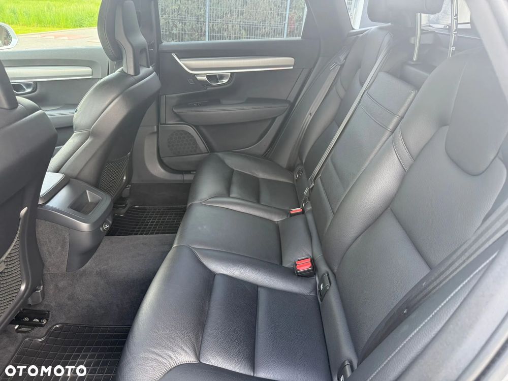 Volvo V90 D3 Momentum Pro - 4